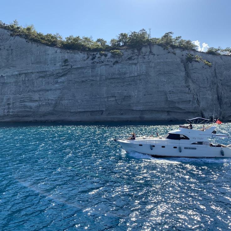 MiddleResourceHub yacht fleet